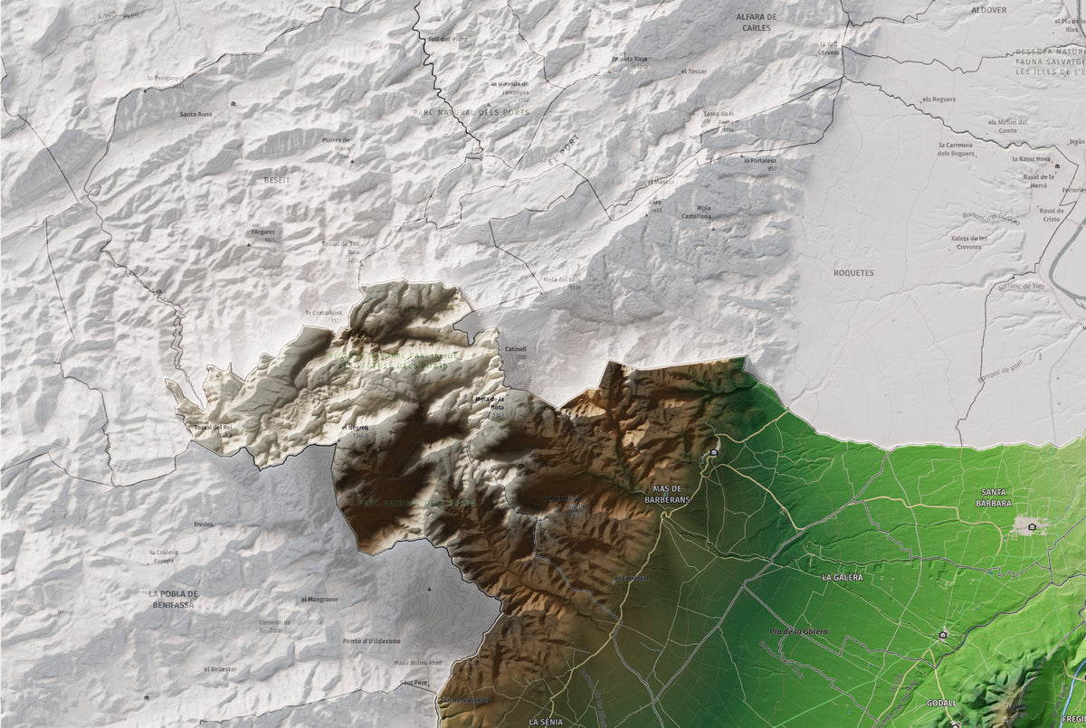 Mapa de relieve del Montsià, con el territorio en color y el entorno en blanco. Detalle de la zona superior izquierda. 61 × 91 cm. Estilo Clásico.