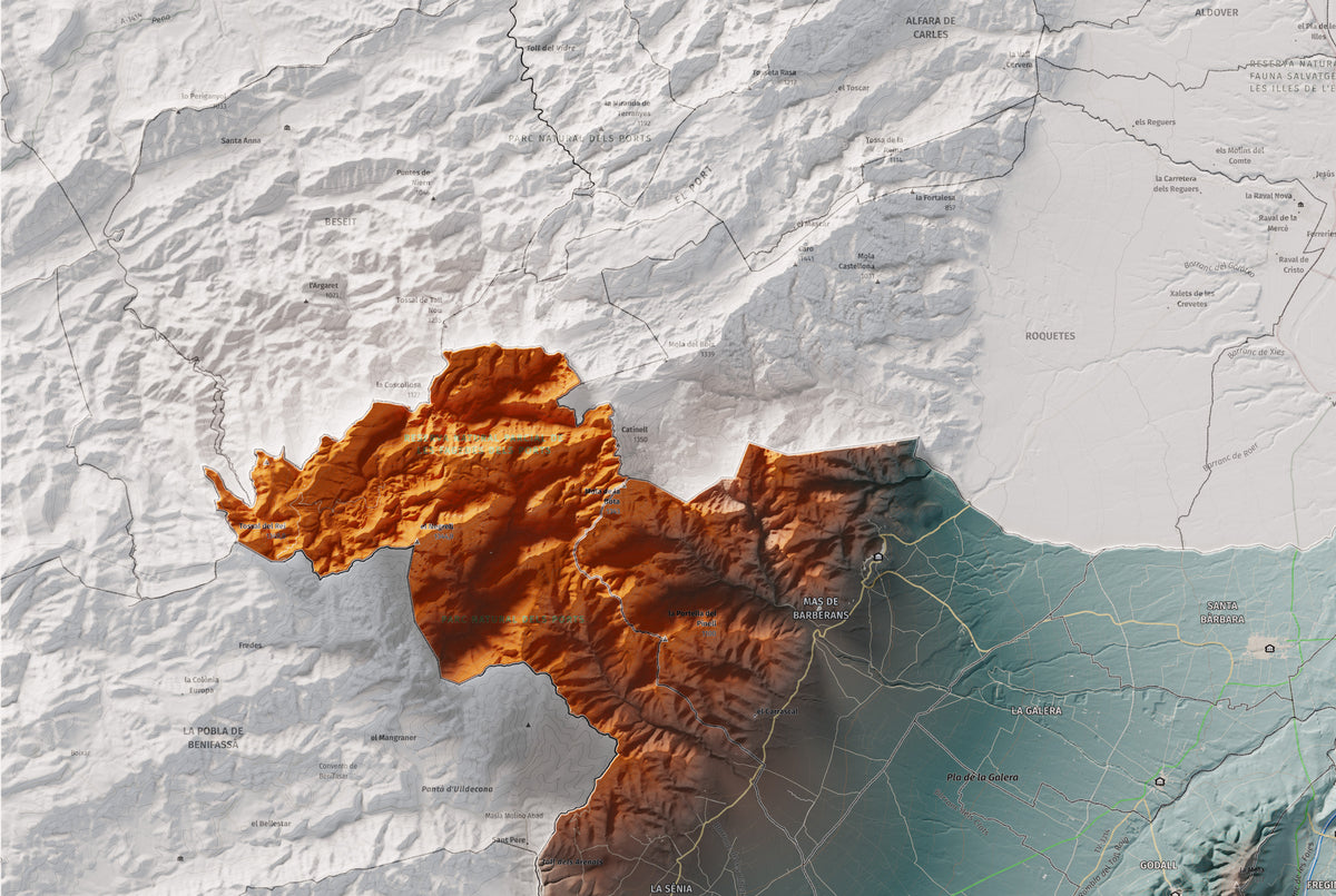Mapa de relieve del Montsià, con el territorio en color y el entorno en blanco. Detalle de la zona superior izquierda. 61 × 91 cm. Estilo Azul y naranja.