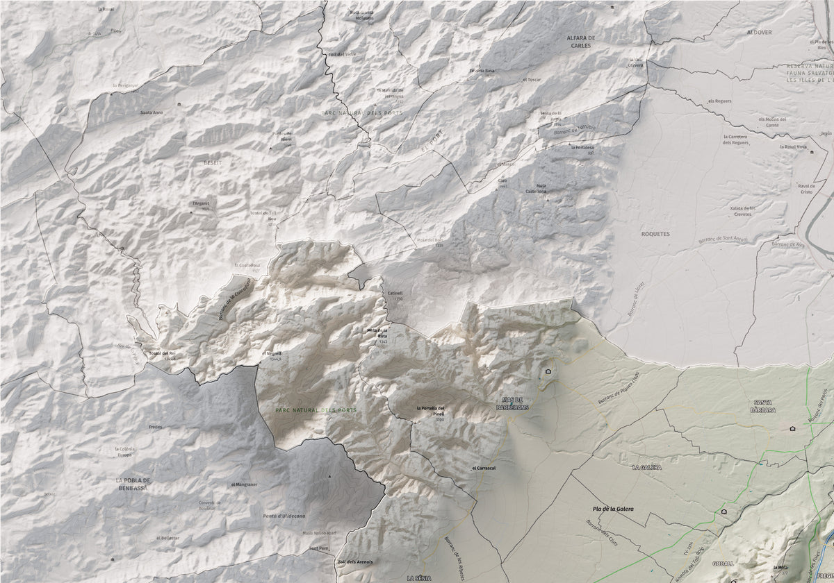 Mapa de relieve del Montsià, con el territorio en color y el entorno en blanco. Detalle de la zona superior izquierda. 70 × 100 cm. Estilo Cartográfico.