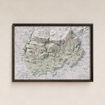 Mapa de relleu de la Noguera, amb el territori en color i l’entorn en blanc. Presentació amb marc. 21 × 30 cm. Estil Cartogràfic.