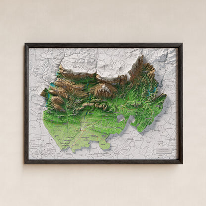 Mapa de relleu de la Noguera, amb el territori en color i l’entorn en blanc. Presentació amb marc. 30 × 40 cm. Estil Clàssic.
