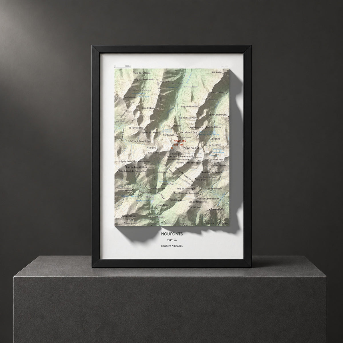 Mapa de relieve de Noufonts, 2861 m, Conflent · Ripollès, lámina 100 Cims de Trobart. Presentación enmarcada. 21 × 30 cm.