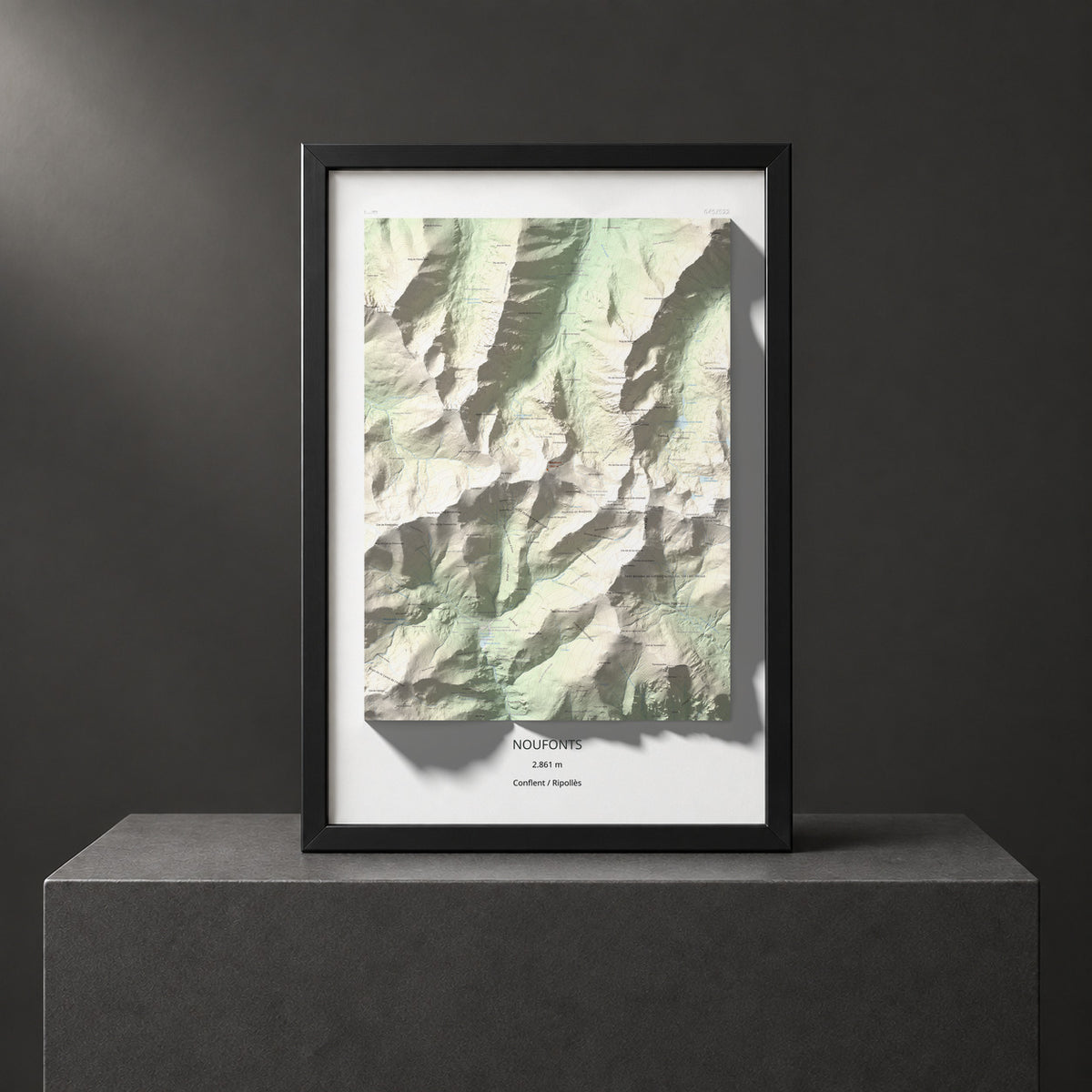 Mapa de relieve de Noufonts, 2861 m, Conflent · Ripollès, lámina 100 Cims de Trobart. Presentación enmarcada. 61 × 91 cm.