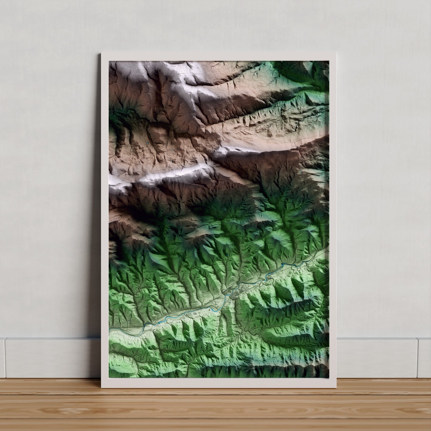 Mapa artístico del relieve de Ogassa, al Ripollès, con 15 km de entorno y base topográfica ICGC. Presentación enmarcada.