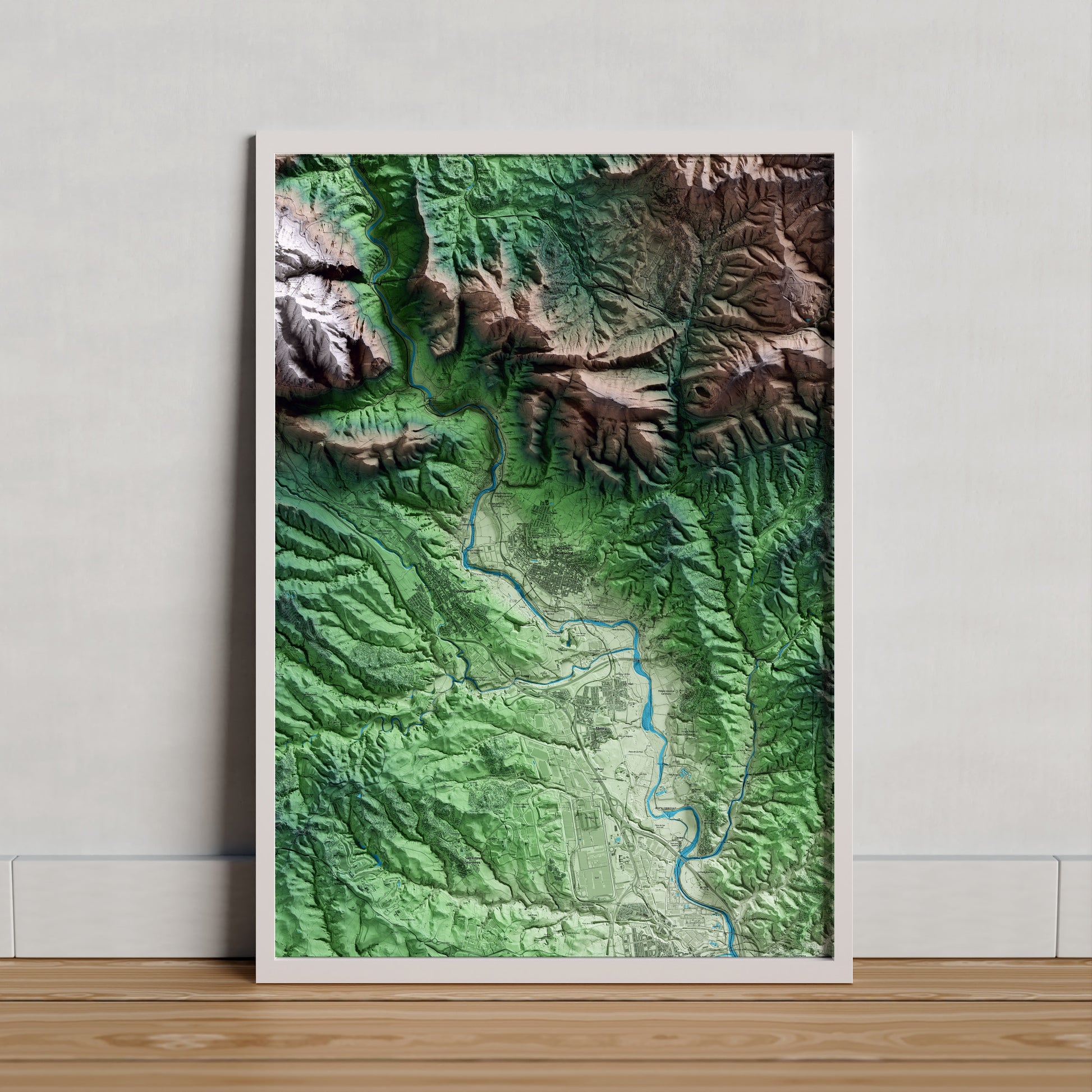 Mapa artístico del relieve de Olesa de Montserrat, al Baix Llobregat, con 15 km de entorno y base topográfica ICGC. Presentación enmarcada.