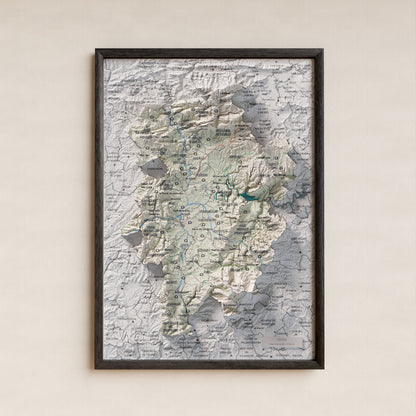 Mapa de relieve de Osona, con el territorio en color y el entorno en blanco. Presentación con marco. 21 × 30 cm. Estilo Cartográfico.