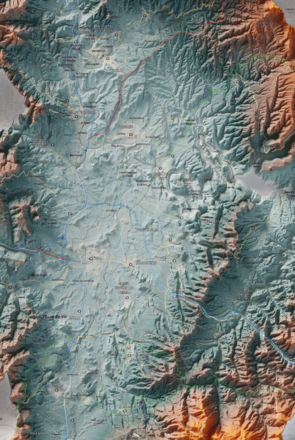 Mapa de relieve de Osona, con el territorio en color y el entorno en blanco. Detalle de la zona central. 61 × 91 cm. Estilo Azul y naranja.
