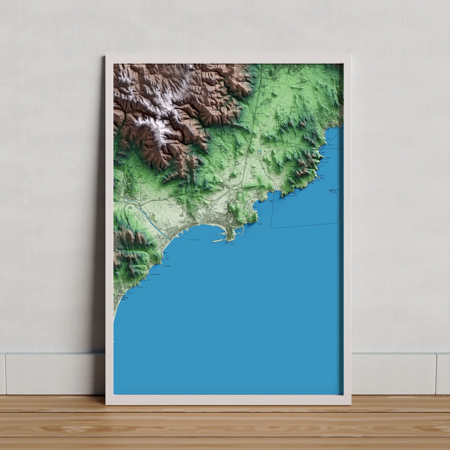 Mapa artístico del relieve de Palamós, al Baix Empordà, con 15 km de entorno y base topográfica ICGC. Presentación enmarcada.