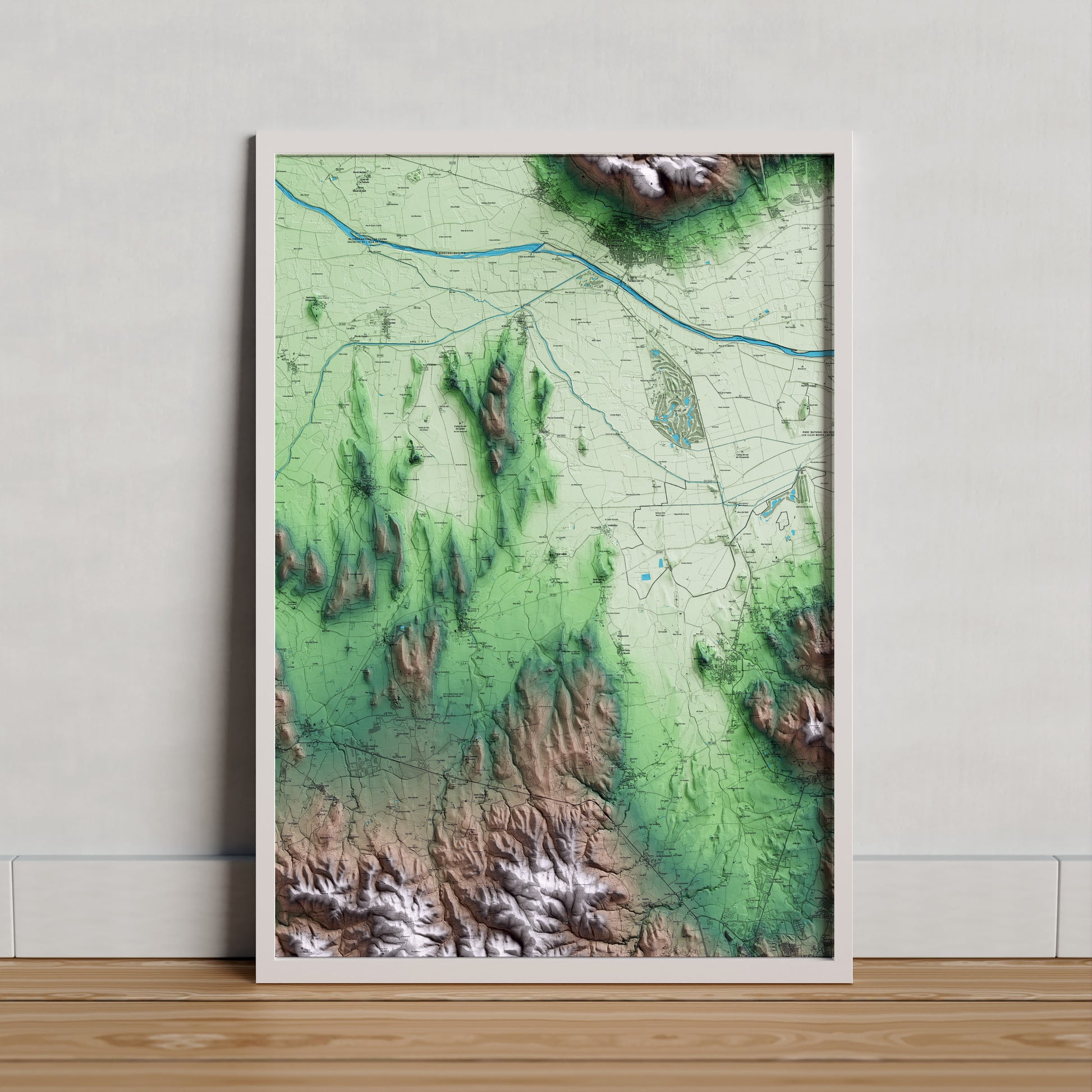 Mapa artístico del relieve de Palau-sator, al Baix Empordà, con 15 km de entorno y base topográfica ICGC. Presentación enmarcada.