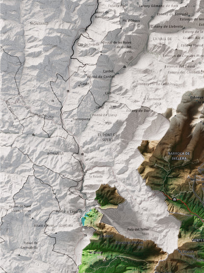 Mapa de relleu del Pallars Jussà, amb el territori en color i l’entorn en blanc. Detall de la part superior esquerra. 30 × 40 cm. Estil Clàssic.
