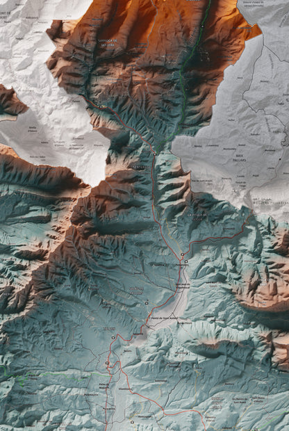Mapa de relleu del Pallars Jussà, amb el territori en color i l’entorn en blanc. Detall de la part central. 61 × 91 cm. Estil Blau i taronja.
