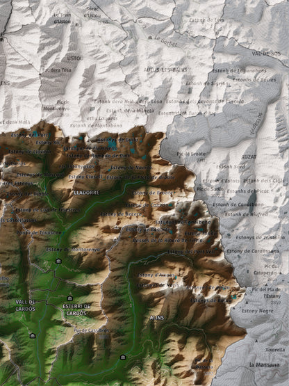 Mapa de relleu del Pallars Sobirà, amb el territori en color i l’entorn en blanc. Detall de la part superior dreta. 30 × 40 cm. Estil Clàssic.