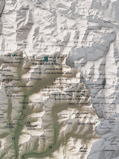 Mapa de relleu del Pallars Sobirà, amb el territori en color i l’entorn en blanc. Detall de la part superior dreta. 30 × 40 cm. Estil Cartogràfic.