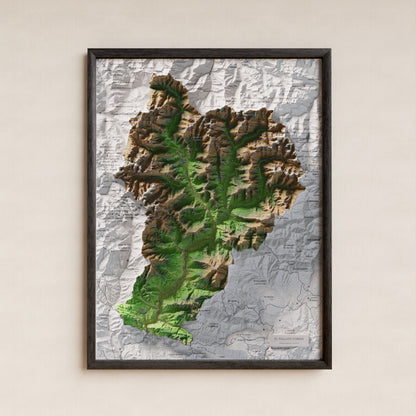 Mapa de relleu del Pallars Sobirà, amb el territori en color i l’entorn en blanc. Presentació amb marc. 30 × 40 cm. Estil Clàssic.