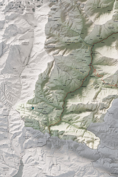 Mapa de relleu del Pallars Sobirà, amb el territori en color i l’entorn en blanc. Detall de la part inferior esquerra. 61 × 91 cm. Estil Cartogràfic.