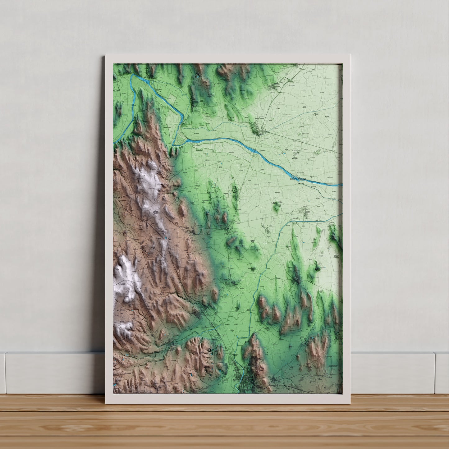 Mapa artístico del relieve de Parlavà, al Baix Empordà, con 15 km de entorno y base topográfica ICGC. Presentación enmarcada.