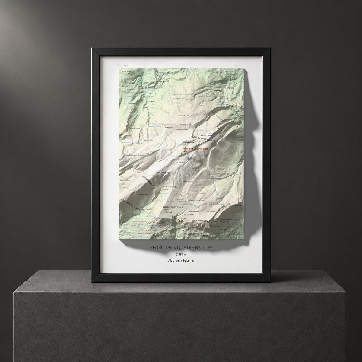 Mapa de relieve de Pedró dels Quatre Batlles, 2387 m, Alt Urgell · Solsonès, lámina 100 Cims de Trobart. Presentación enmarcada. 30 × 40 cm.
