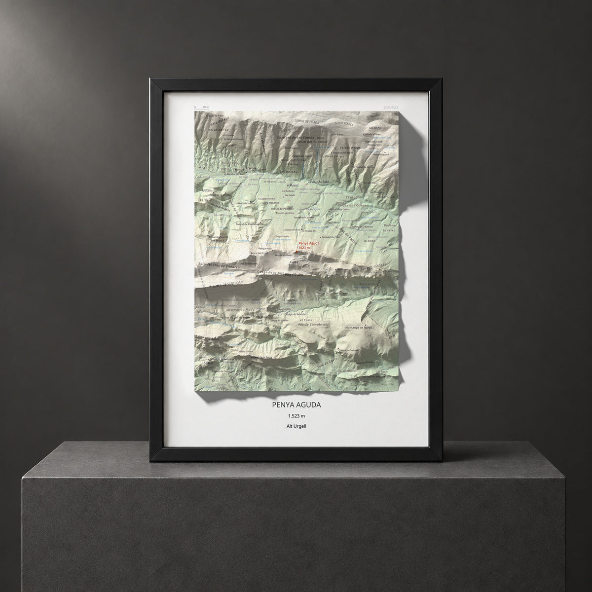 Mapa de relieve de Penya Aguda, 1523 m, Alt Urgell, lámina 100 Cims de Trobart. Presentación enmarcada. 30 × 40 cm.