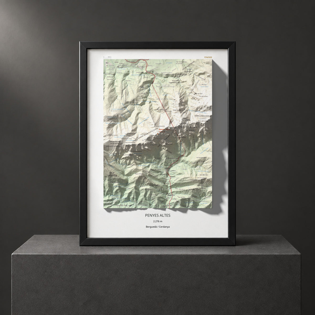 Mapa de relieve de Penyes Altes, 2276 m, Berguedà · Cerdanya, lámina 100 Cims de Trobart. Presentación enmarcada. 30 × 40 cm.