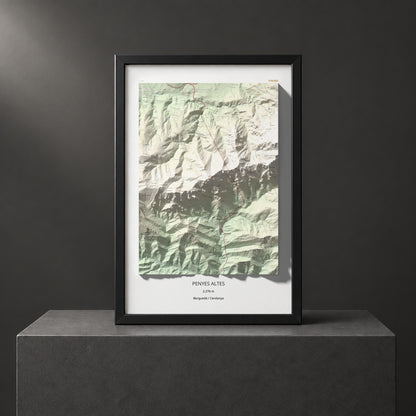 Mapa de relieve de Penyes Altes, 2276 m, Berguedà · Cerdanya, lámina 100 Cims de Trobart. Presentación enmarcada. 61 × 91 cm.