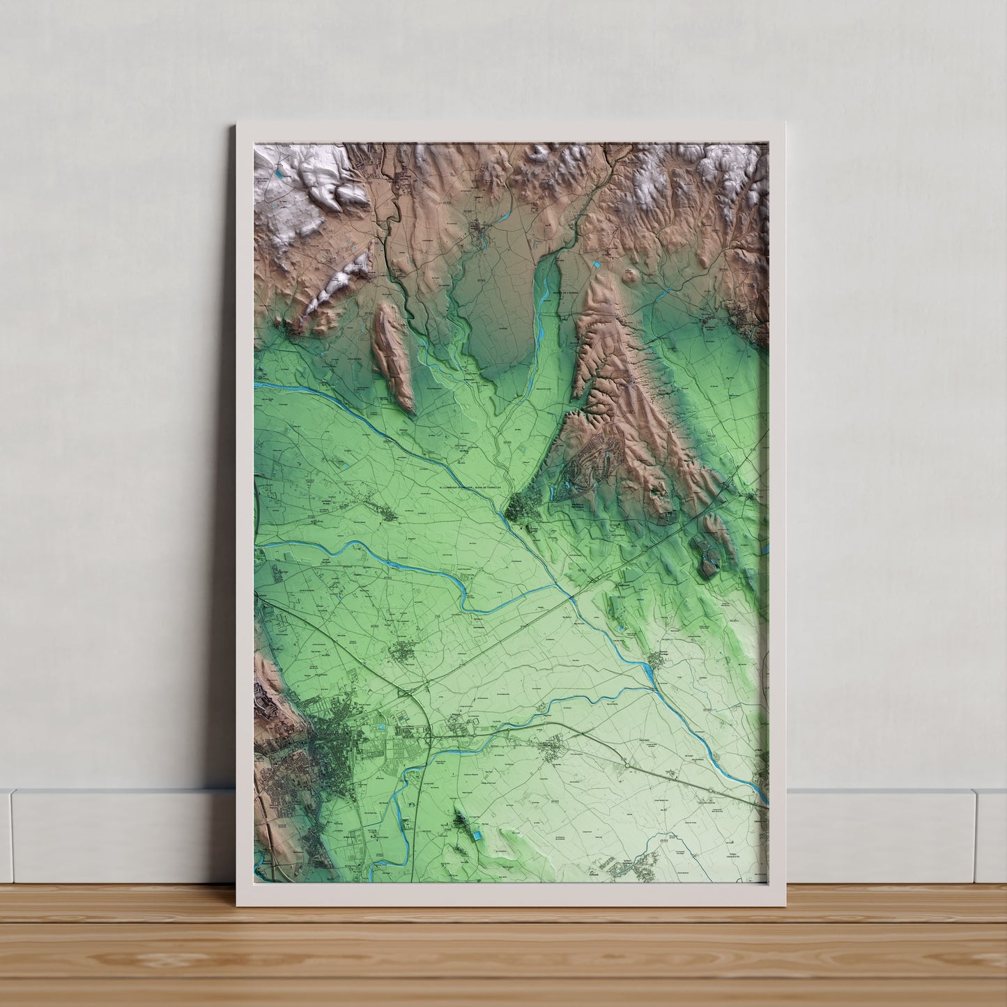 Mapa artístico del relieve de Peralada, al Alt Empordà, con 15 km de entorno y base topográfica ICGC. Presentación enmarcada.