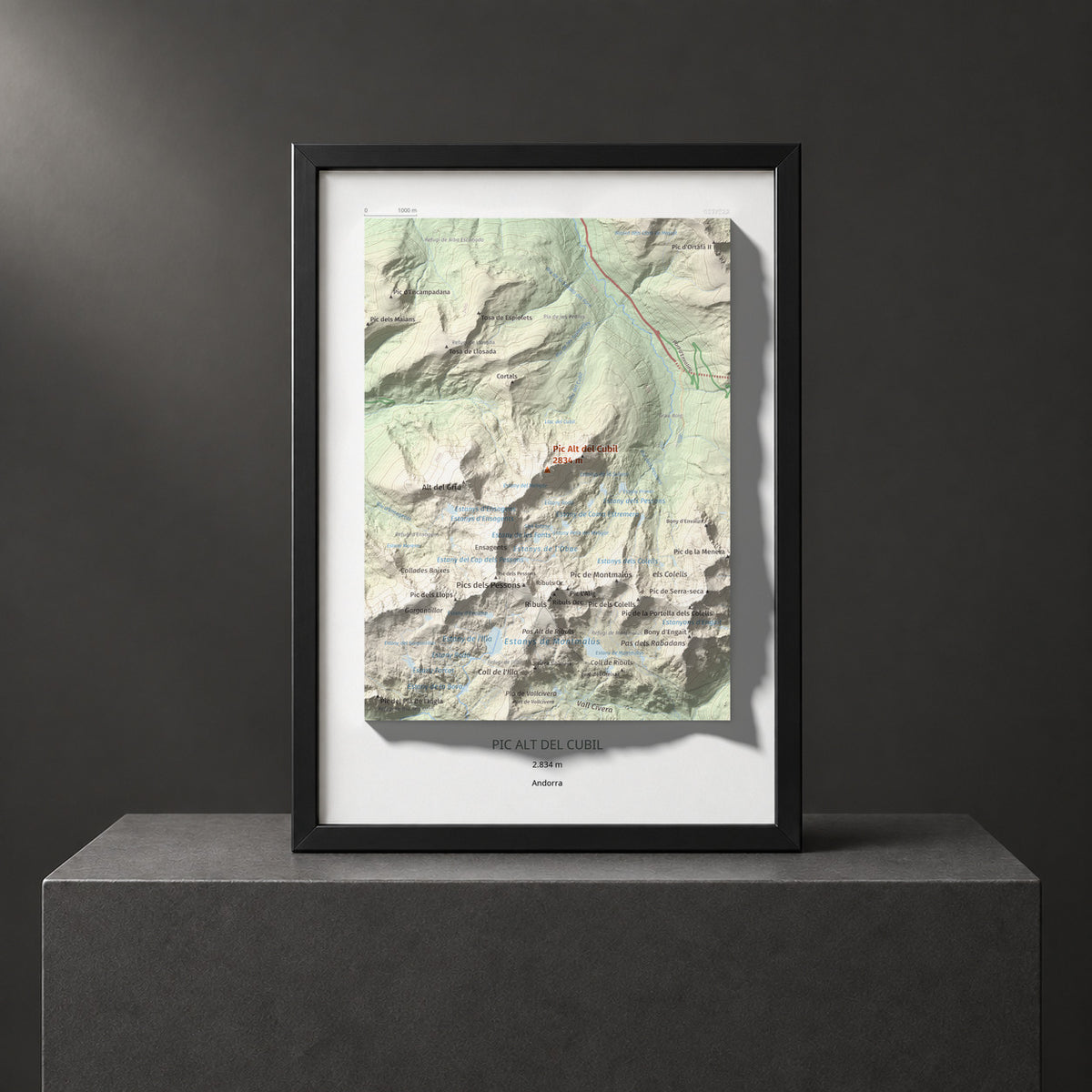 Mapa de relieve de Pic Alt del Cubil, 2834 m, Andorra, lámina 100 Cims de Trobart. Presentación enmarcada. 21 × 30 cm.
