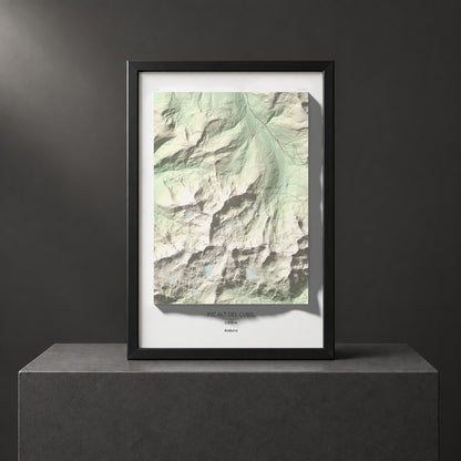 Mapa de relieve de Pic Alt del Cubil, 2834 m, Andorra, lámina 100 Cims de Trobart. Presentación enmarcada. 61 × 91 cm.