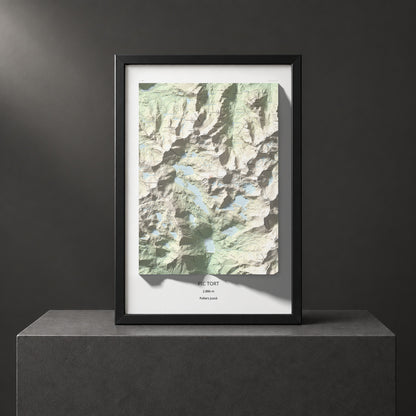 Mapa de relieve de Pic Tort, 2886 m, Pallars Jussà, lámina 100 Cims de Trobart. Presentación enmarcada. 61 × 91 cm.