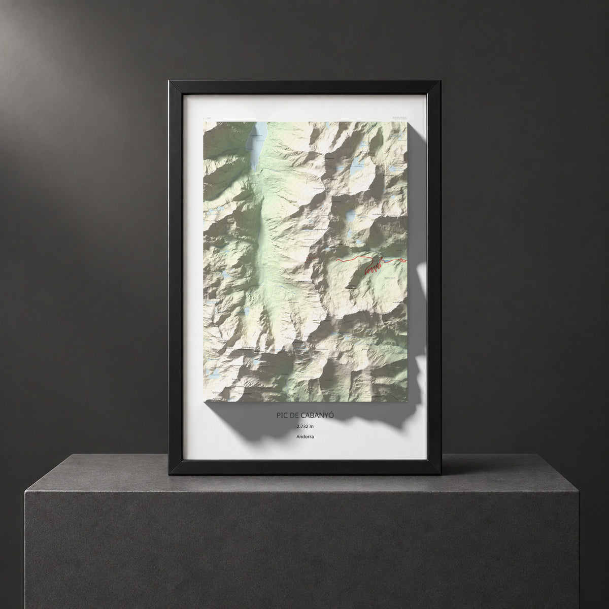 Mapa de relieve de Pic de Cabanyó, 2732 m, Andorra, lámina 100 Cims de Trobart. Presentación enmarcada. 61 × 91 cm.