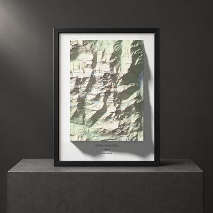 Mapa de relieve de Pic de Canalbona, 2965 m, Pallars Sobirà, lámina 100 Cims de Trobart. Presentación enmarcada. 30 × 40 cm.