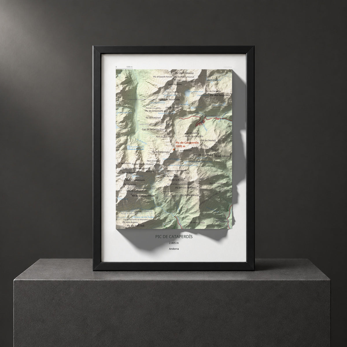 Mapa de relieve de Pic de Cataperdís, 2805 m, Andorra, lámina 100 Cims de Trobart. Presentación enmarcada. 21 × 30 cm.