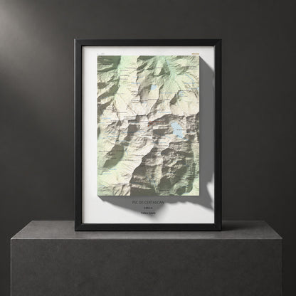 Mapa de relieve de Pic de Certascan, 2853 m, Pallars Sobirà, lámina 100 Cims de Trobart. Presentación enmarcada. 30 × 40 cm.