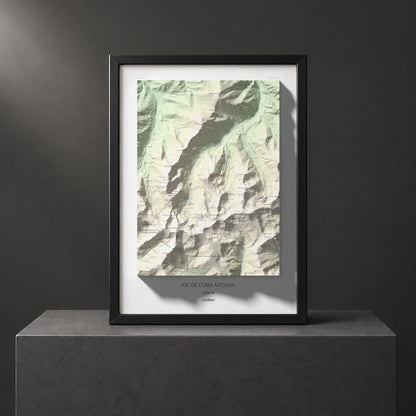 Mapa de relieve de Pic de Coma Mitjana, 2732 m, Conflent, lámina 100 Cims de Trobart. Presentación enmarcada. 50 × 70 cm.