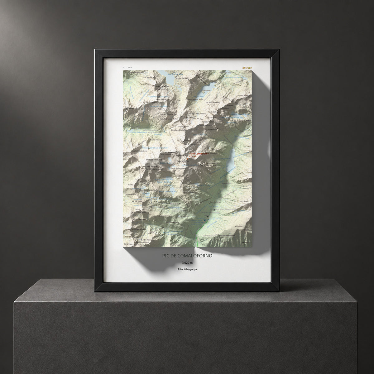 Mapa de relieve de Pic de Comaloforno, 3029 m, Alta Ribagorça, lámina 100 Cims de Trobart. Presentación enmarcada. 30 × 40 cm.