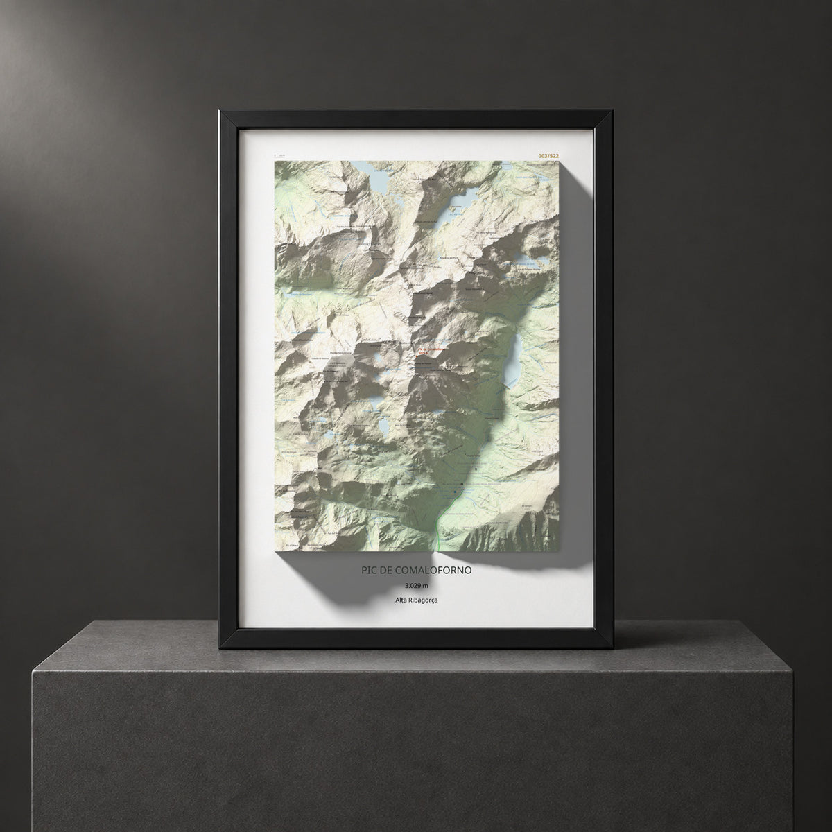 Mapa de relieve de Pic de Comaloforno, 3029 m, Alta Ribagorça, lámina 100 Cims de Trobart. Presentación enmarcada. 50 × 70 cm.