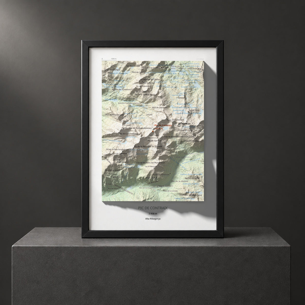 Mapa de relieve de Pic de Contraix, 2958 m, Alta Ribagorça, lámina 100 Cims de Trobart. Presentación enmarcada. 21 × 30 cm.