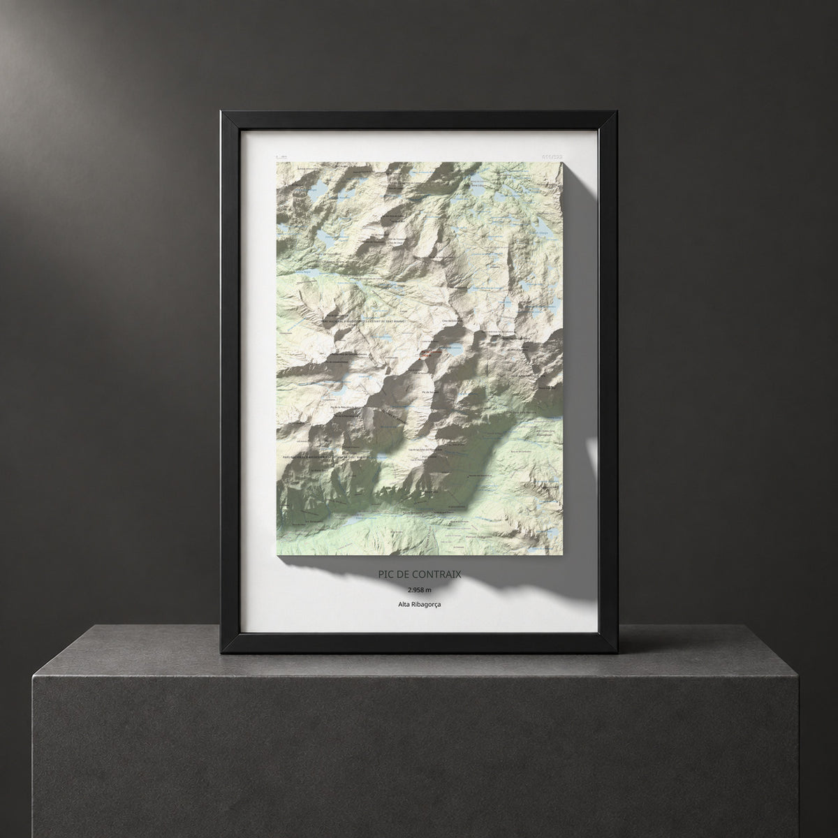 Mapa de relieve de Pic de Contraix, 2958 m, Alta Ribagorça, lámina 100 Cims de Trobart. Presentación enmarcada. 50 × 70 cm.