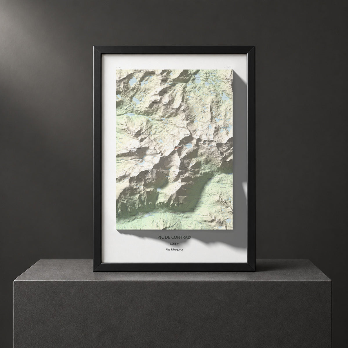 Mapa de relieve de Pic de Contraix, 2958 m, Alta Ribagorça, lámina 100 Cims de Trobart. Presentación enmarcada. 70 × 100 cm.