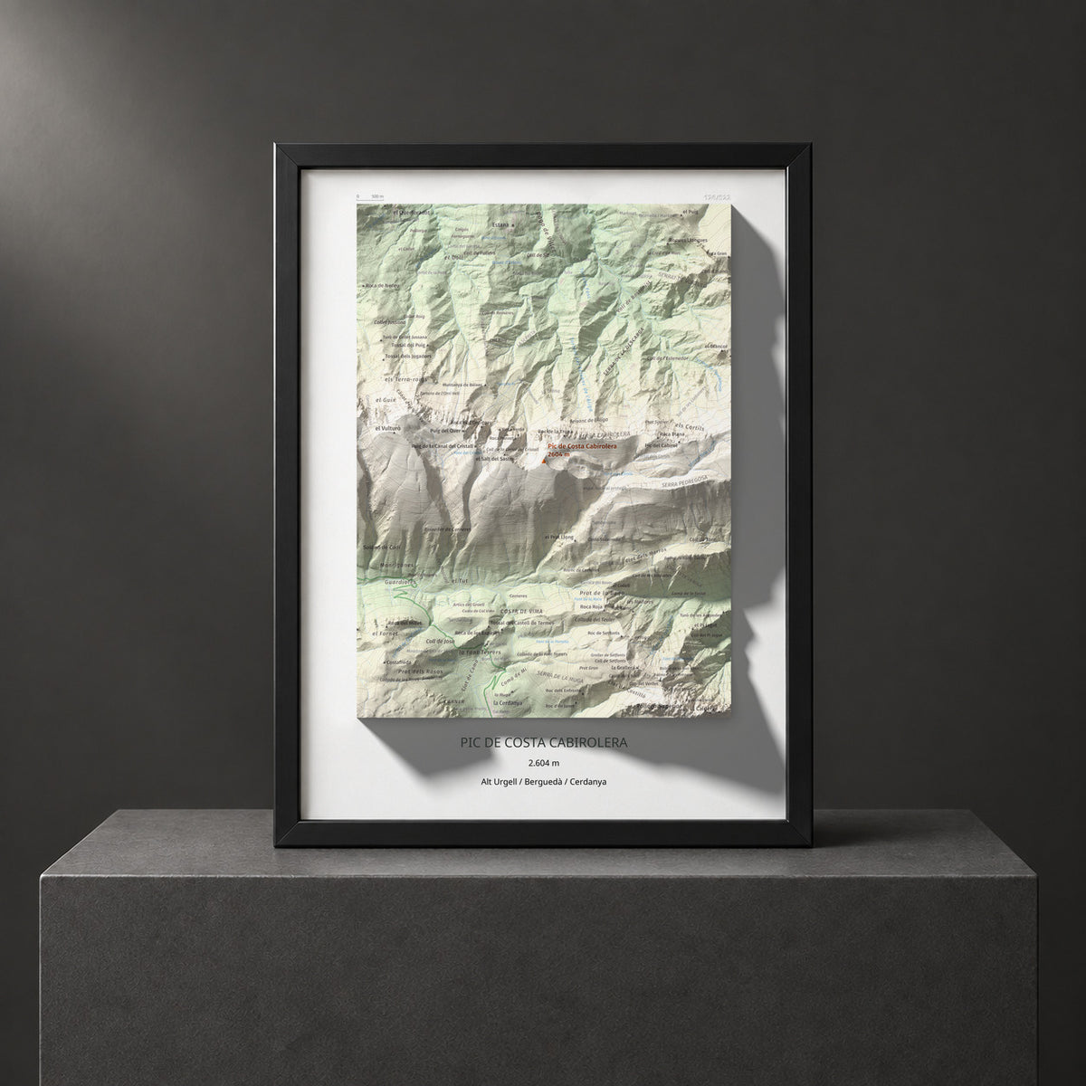Mapa de relieve de Pic de Costa Cabirolera, 2604 m, Alt Urgell · Berguedà · Cerdanya, lámina 100 Cims de Trobart. Presentación enmarcada. 30 × 40 cm.