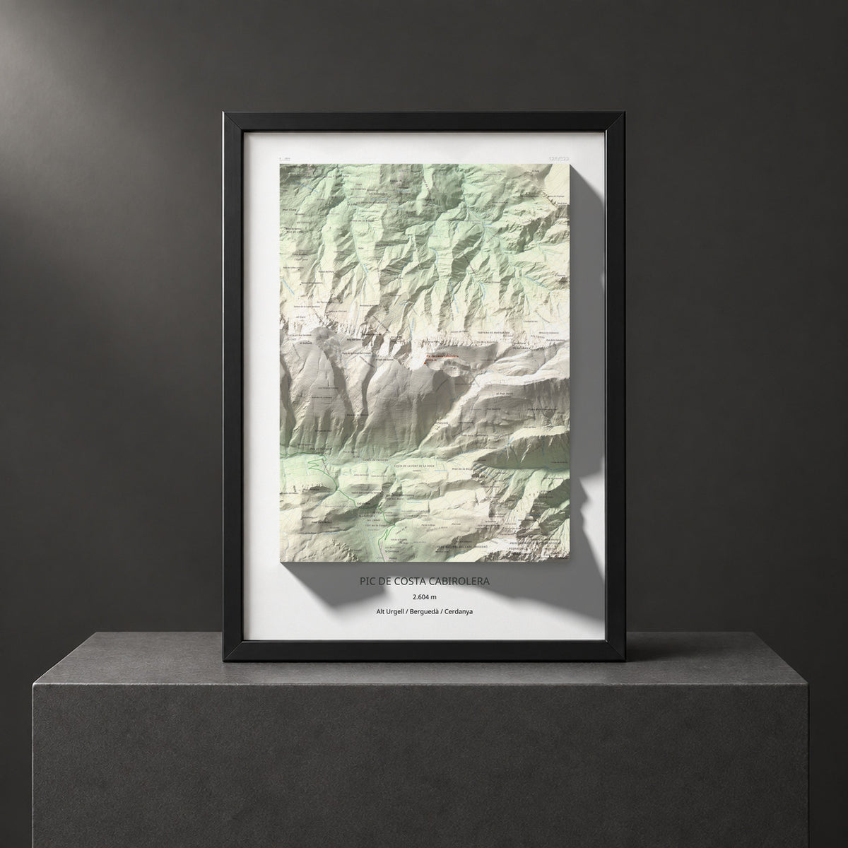 Mapa de relieve de Pic de Costa Cabirolera, 2604 m, Alt Urgell · Berguedà · Cerdanya, lámina 100 Cims de Trobart. Presentación enmarcada. 50 × 70 cm.