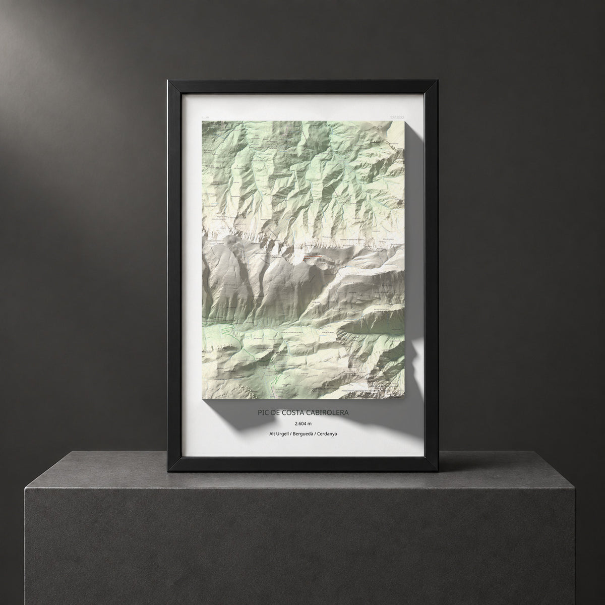 Mapa de relieve de Pic de Costa Cabirolera, 2604 m, Alt Urgell · Berguedà · Cerdanya, lámina 100 Cims de Trobart. Presentación enmarcada. 61 × 91 cm.