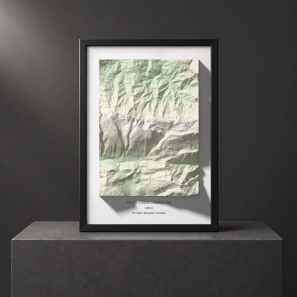 Mapa de relieve de Pic de Costa Cabirolera, 2604 m, Alt Urgell · Berguedà · Cerdanya, lámina 100 Cims de Trobart. Presentación enmarcada. 70 × 100 cm.