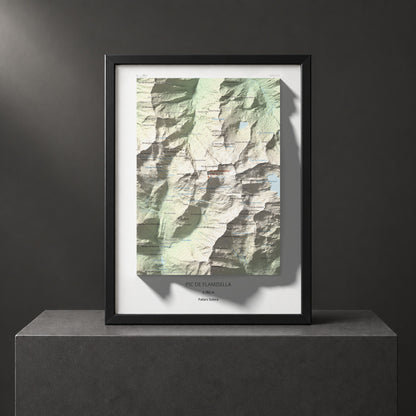 Mapa de relieve de Pic de Flamisella, 2782 m, Pallars Sobirà, lámina 100 Cims de Trobart. Presentación enmarcada. 30 × 40 cm.