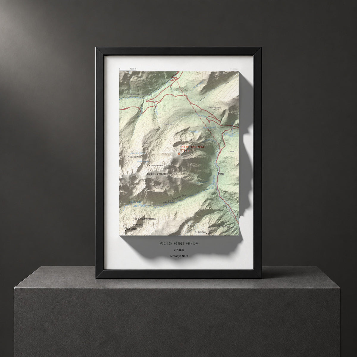 Mapa de relieve de Pic de Font Freda, 2738 m, Cerdanya Nord, lámina 100 Cims de Trobart. Presentación enmarcada. 21 × 30 cm.