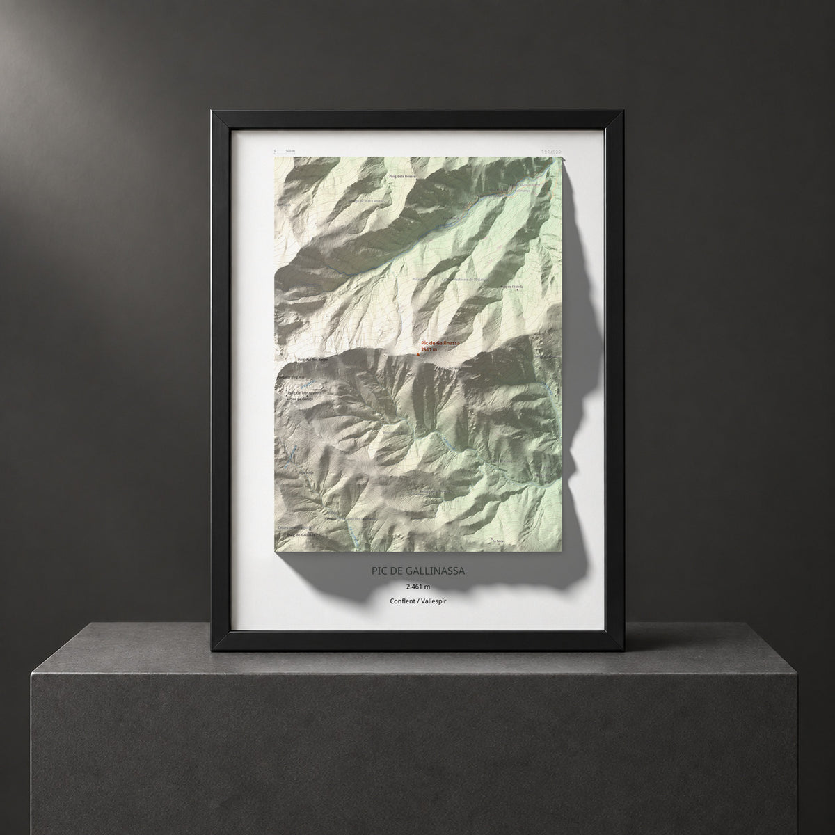 Mapa de relieve de Pic de Gallinassa, 2461 m, Conflent · Vallespir, lámina 100 Cims de Trobart. Presentación enmarcada. 30 × 40 cm.