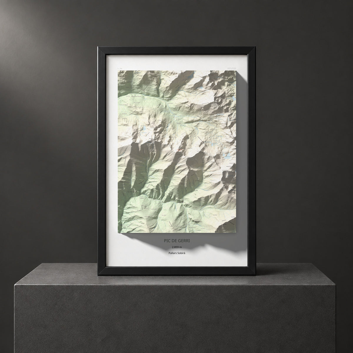 Mapa de relieve de Pic de Gerri, 2859 m, Pallars Sobirà, lámina 100 Cims de Trobart. Presentación enmarcada. 61 × 91 cm.
