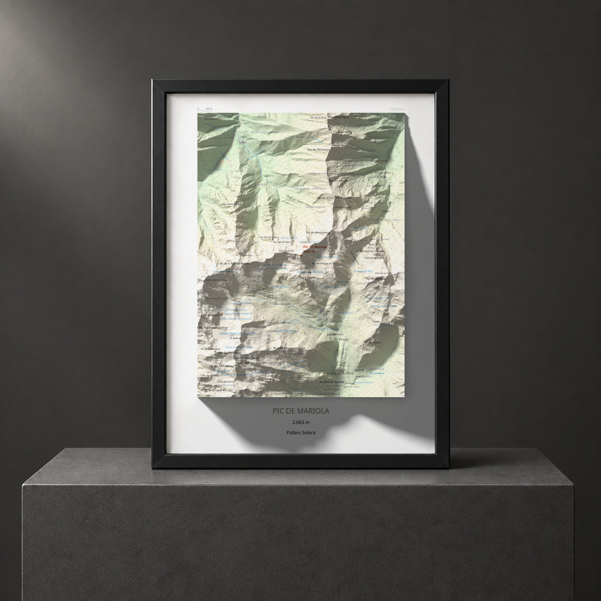 Mapa de relieve de Pic de Mariola, 2663 m, Pallars Sobirà, lámina 100 Cims de Trobart. Presentación enmarcada. 30 × 40 cm.