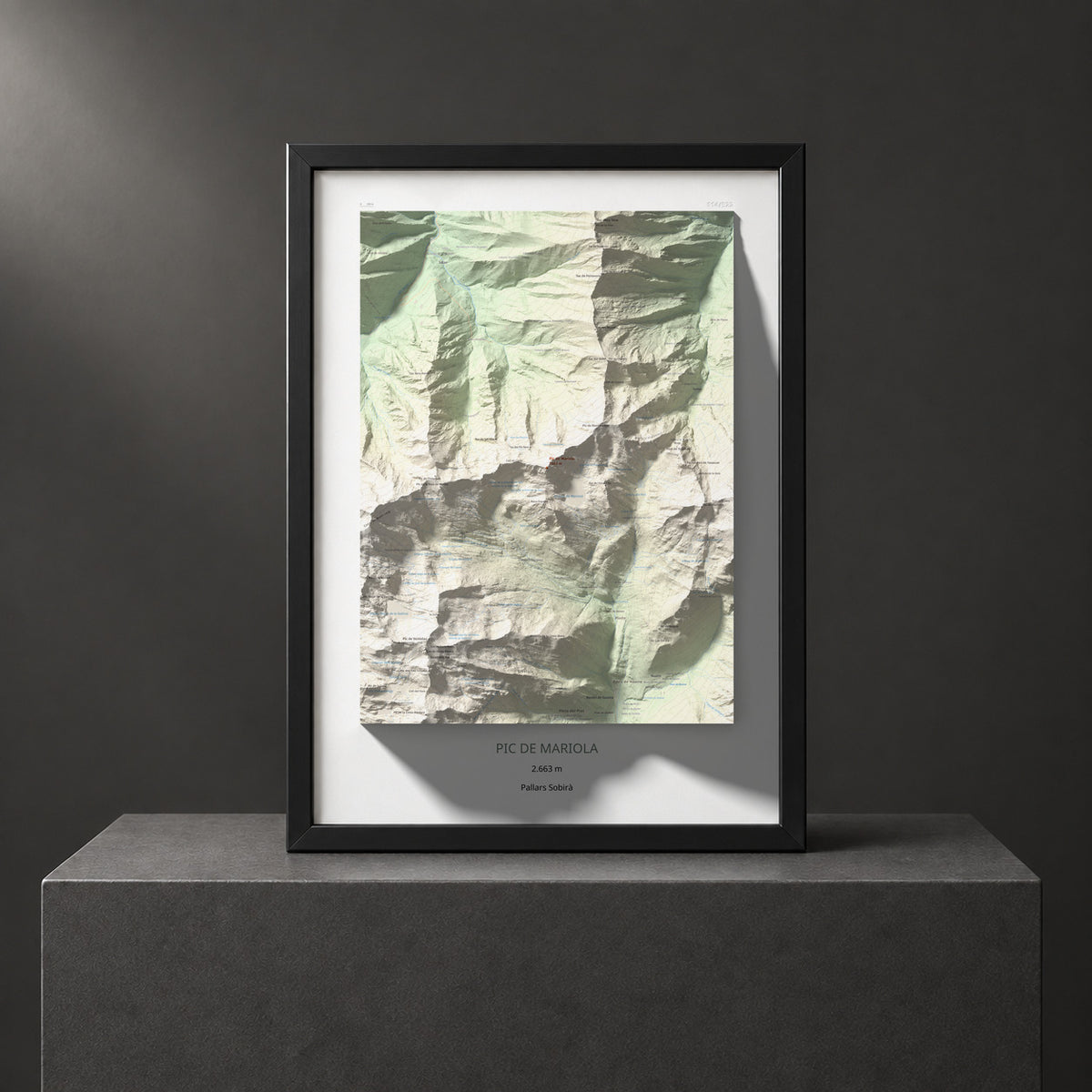 Mapa de relieve de Pic de Mariola, 2663 m, Pallars Sobirà, lámina 100 Cims de Trobart. Presentación enmarcada. 50 × 70 cm.