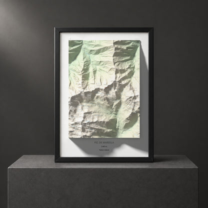 Mapa de relieve de Pic de Mariola, 2663 m, Pallars Sobirà, lámina 100 Cims de Trobart. Presentación enmarcada. 50 × 70 cm.
