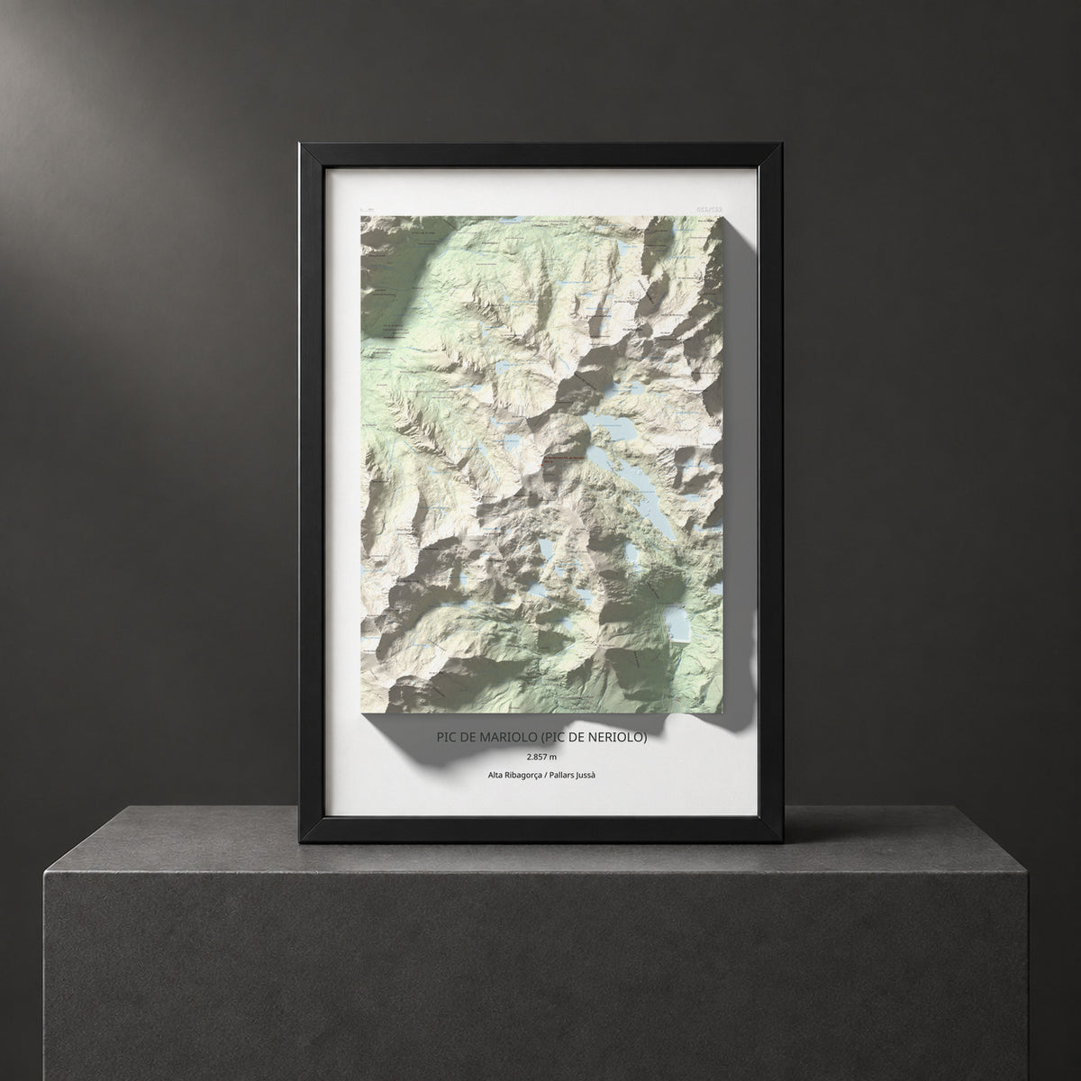 Mapa de relieve de Pic de Mariolo (Pic de Neriolo), 2857 m, Alta Ribagorça · Pallars Jussà, lámina 100 Cims de Trobart. Presentación enmarcada. 61 × 91 cm.